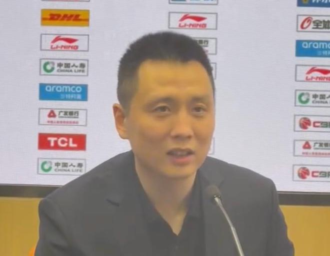 卢伟：今晚重点表扬偰李永炜；张镇麟是我们防守的顶级存在