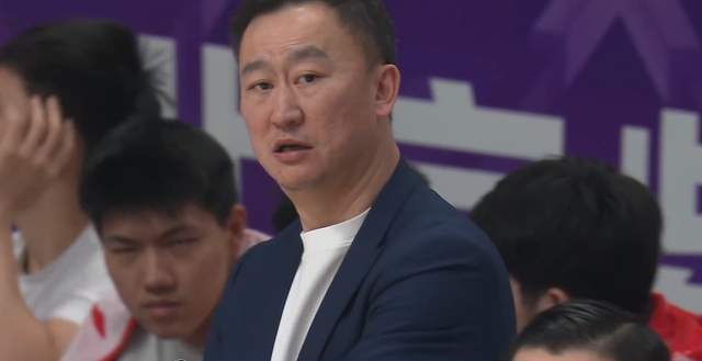 打的啥呀！青岛男篮不敌鱼腩，刘维伟吞下5连败，双外援哐哐打铁