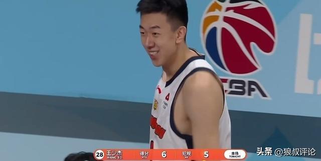 CBA惨烈一战！王少杰焦泊乔领衔5犯离场 双方爆发53犯规76罚球