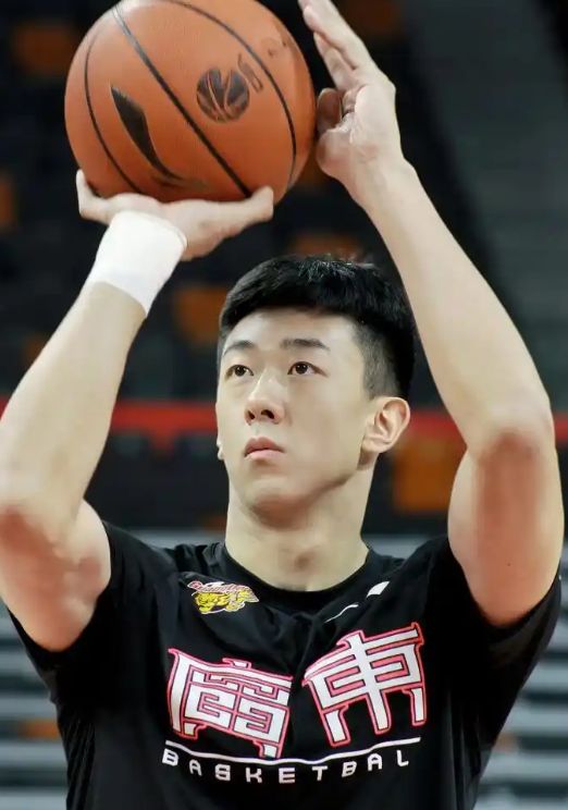 广东宏远今日早报！朱芳雨新决定，阿联罕见现身，徐杰官宣喜讯