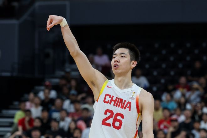 报平安！朱俊龙末节受伤下场 赛后：伤病没事不用做核磁共振