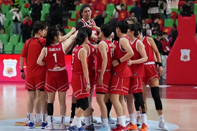 中國女籃2連勝！3人立下大功，宮魯鳴戰(zhàn)術(shù)奏效，李夢回歸難了