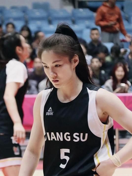 2戰三分10中1，宮魯鳴用29歲花瓶替代李緣？球迷：不會是關系戶吧