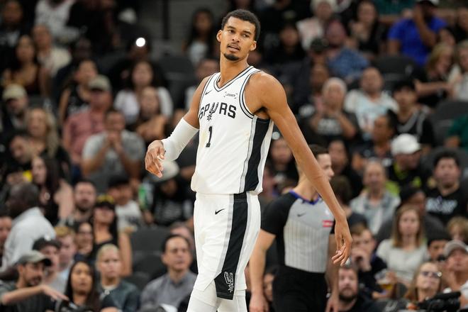 追夢(mèng)：文班能同時(shí)橫掃M(jìn)VP、DPOY和MIP，沒(méi)人能防住他