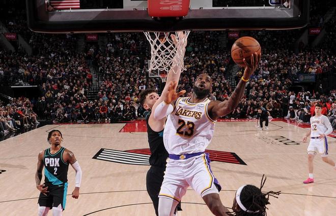 湖人连败暴露三大漏洞！板凳最差+防守倒数第5，詹皇冲冠没戏？