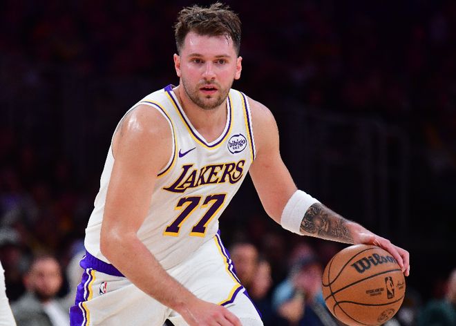 湖人133-121鹈鹕 球员评价：4人优秀，1人及格，4人低迷