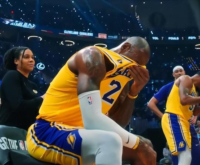 湖人30分惨败！东詹两大主力脚踝扭伤，八村7中0，詹姆斯历史第一