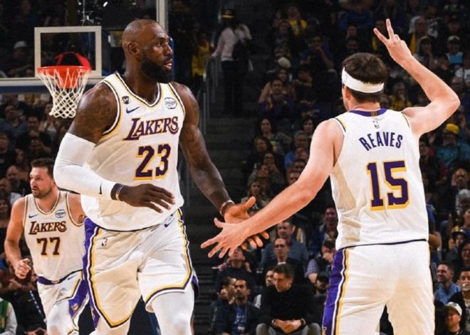 單方面吊打勇士隊(duì)！三人合砍66分，湖人隊(duì)輕松大勝