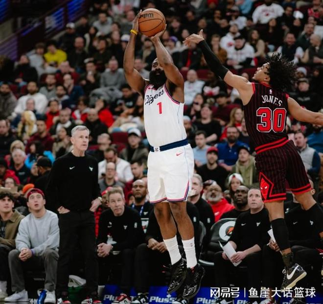 快船大爆冷！哈登24+6毫无借口，新援爆发尽力，公牛7人得分上双