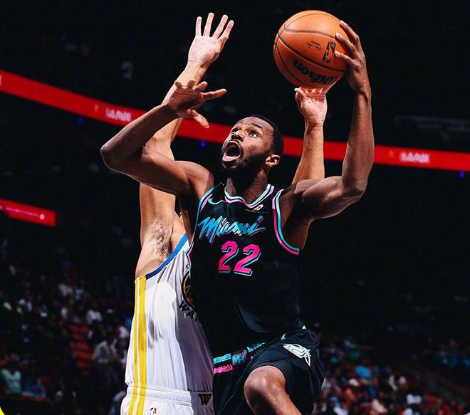 嘴哥18+3+4！勇士半场领先4分，看数据：他是头号功臣！