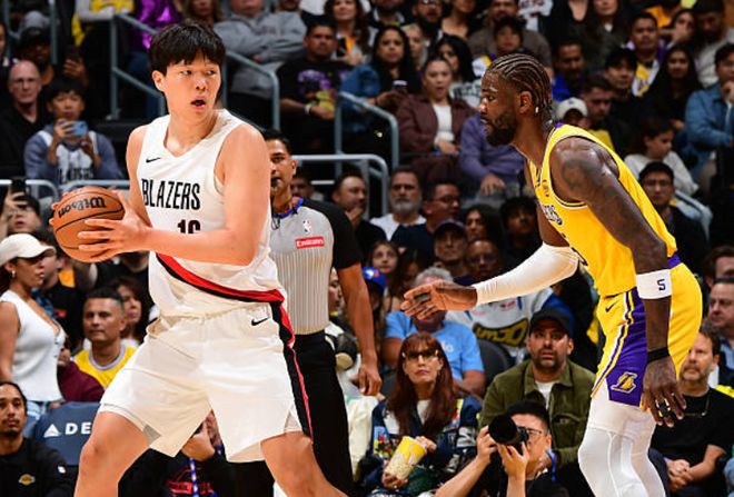 開拓者戰(zhàn)勝湖人！小楊收一好四壞消息！美媒抨擊：楊瀚森不配首輪