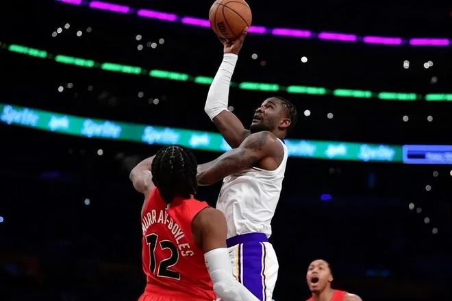 湖人单节输21分根源！艾顿文森特攻守全崩，连续打成战犯，放弃吧