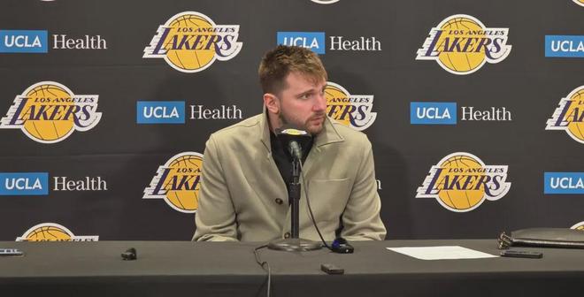 雷迪克主动变阵！最近拉胯的湖人，终于赢一场回血！