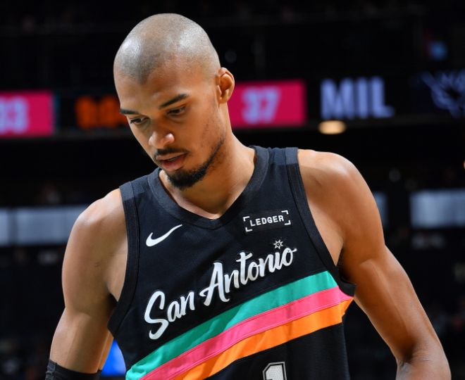 升西部第二！文班22+10受伤惊魂 马刺最多领先39分大胜雄鹿