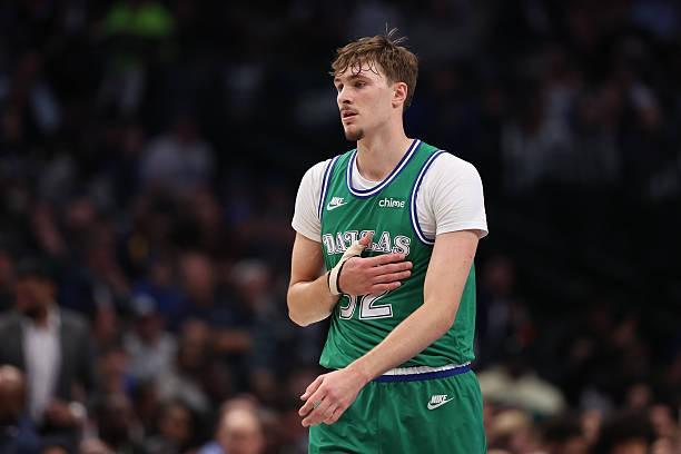 18歲343天，弗拉格超越詹姆斯成為NBA歷史最年輕助攻上雙球員