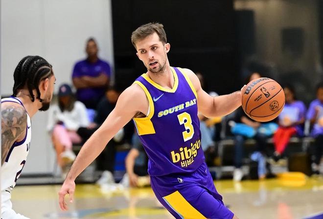 表现还是平庸了一些，湖人二队替补控卫显然欠缺一些统治力？