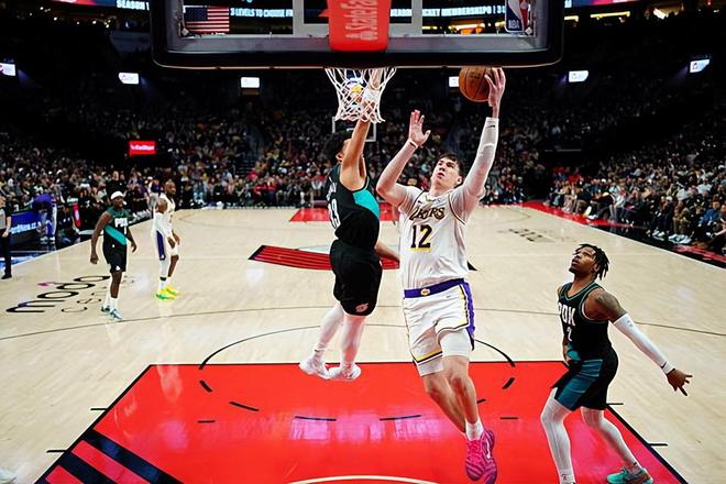 锋线新星状态不好也能拿到大把时间，湖人板凳席真是无人可用？