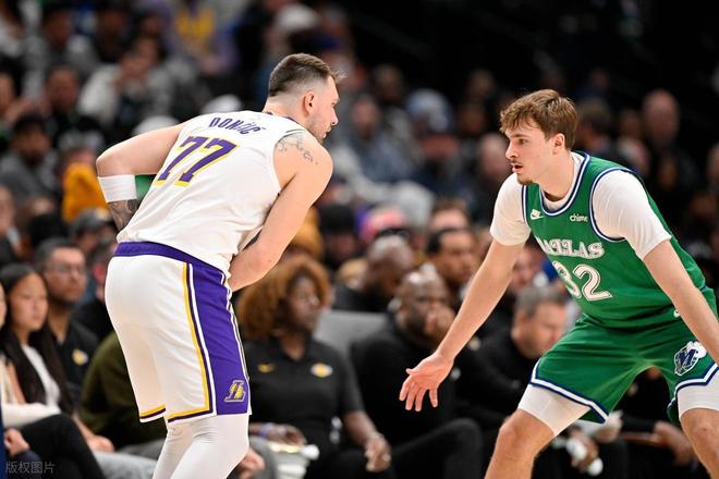 独行侠3人空砍20+！湖人15分大逆转，谁是赢球大功臣，数据不说谎