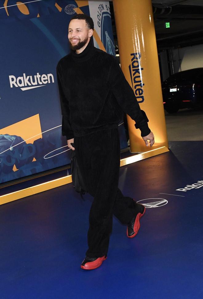 AJ主题日？库里今日先后上脚乔丹“流感之战”和“最后一投”同款球鞋