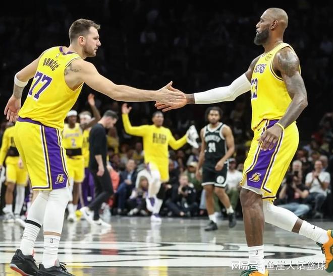 名宿盛赞老詹，湖人能争字母哥！里夫斯看清现实，东契奇联盟唯二