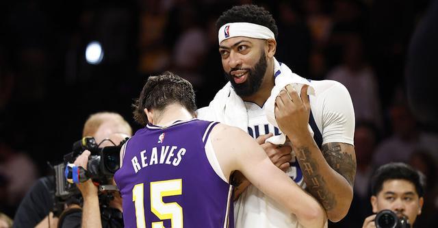 里夫斯：想不通濃眉為什么找我換球衣 他是史上最偉大的球員之一