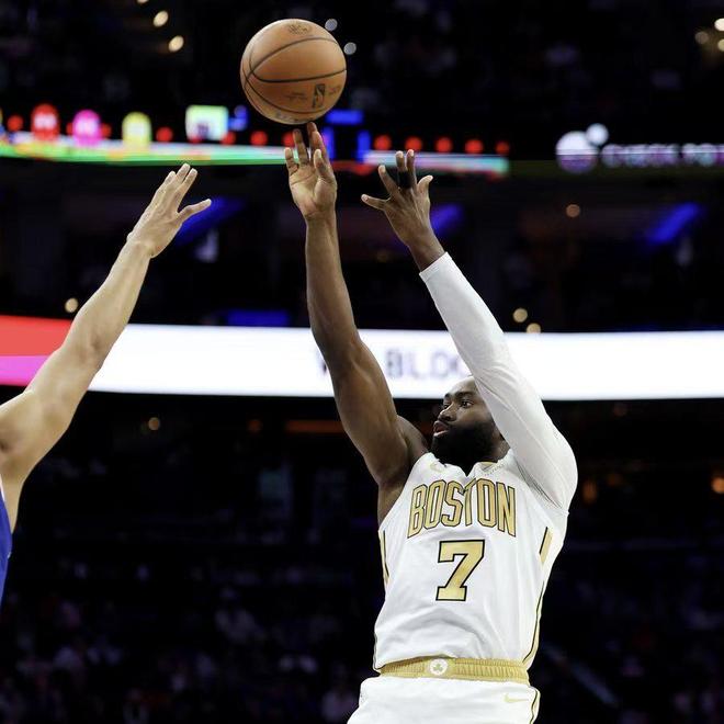 華子39+5+5三分森林狼逆轉(zhuǎn)綠軍 布朗41+6+7+5追平賽季最高