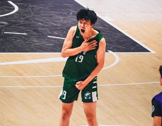 中国男篮又一17岁2米13新星崛起：获4所NCAA名校邀约，新阿联上线
