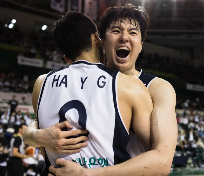 韓媒:時隔12年連勝中國李賢重回擊質疑 臨時主帥發揮全隊潛能