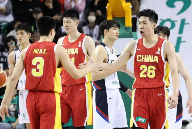 世界杯有点悬!中国男篮再负韩国原因详解,胡明轩张镇麟难堪大任