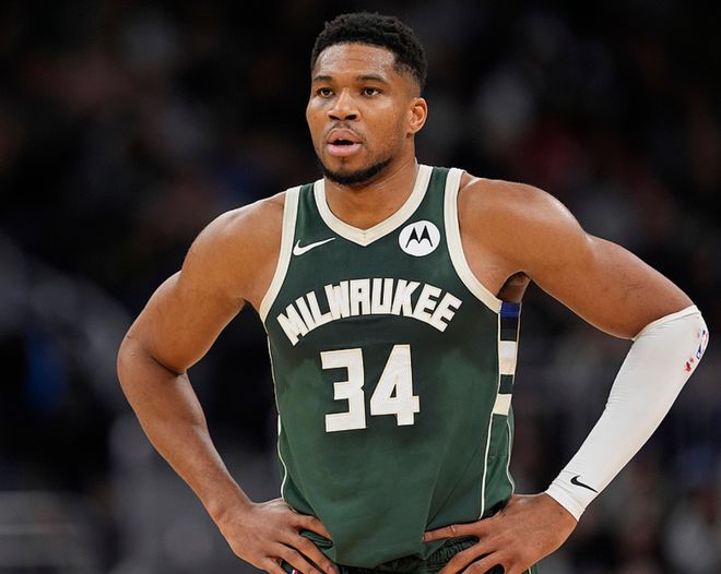 26分11板8助,字母哥功亏一篑!罗伯特森的NBA纪录保住了