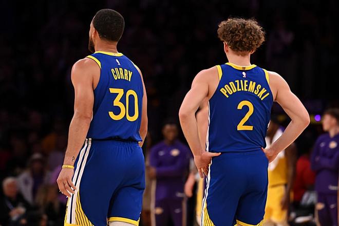 首战面对湖人表现一般！勇士后场新星不提升状态可能会跌出先发？