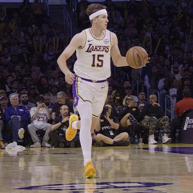 延续状态,里夫斯22中9得26分11助4板,三分14中4&罚球5中4