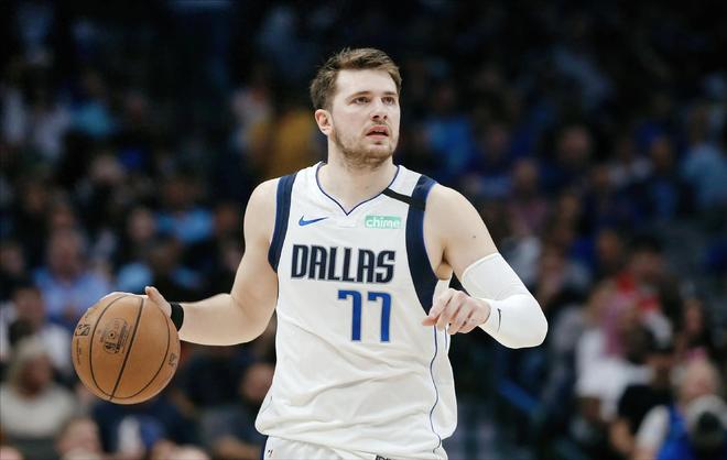 湖人118-116险胜马刺，3大功臣拯救球队，文班亚马6犯成转折...