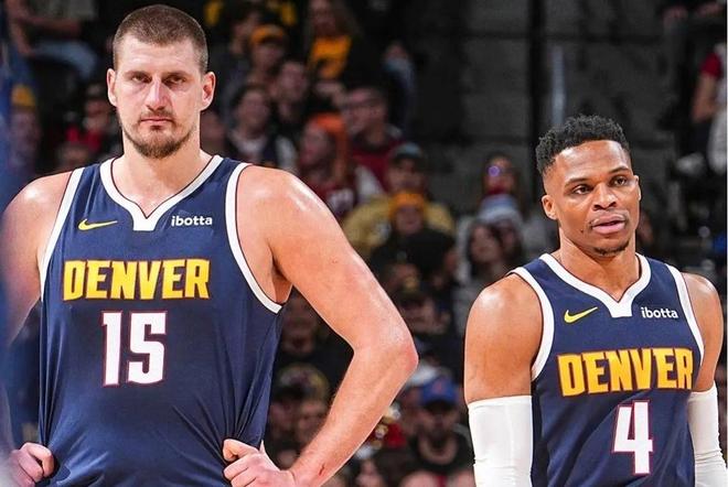 从4700万顶薪,到330万底薪!NBA退步最快球星,你确实该退役了