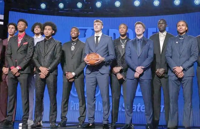 新秀红榜，76人探花让恩比德颜面尽失，灰熊新秀或给莫兰特大惊喜