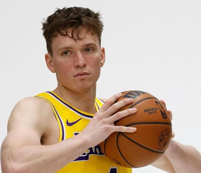 记者：湖人决定执行克内克特2026-27赛季球队选项