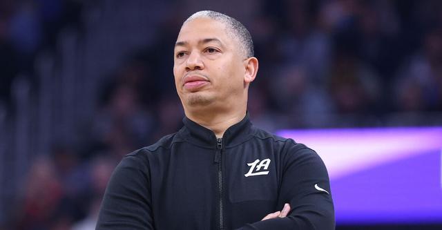 泰伦-卢：我们今天篮板抢得不好 要确保别给对方留下太多机会