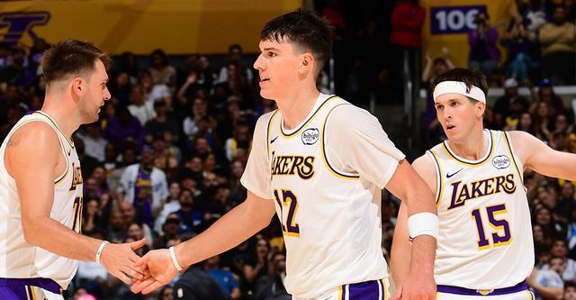 3连胜场均轰20+!拉拉维亚:在东契奇与里夫斯身边打球很简单