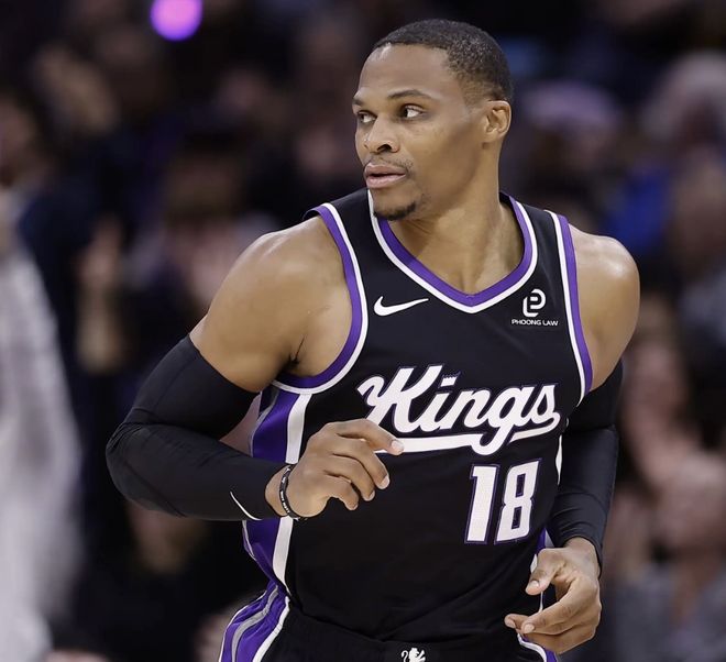 赢球还是错！威少轰24+9立刻被踢到替补，队友嫉妒他，球队排挤他...