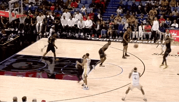 摩西摩西？穆迪首节三分8中7独揽21分，打破生涯纪录...