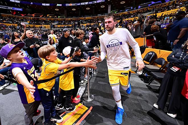 东契奇:不知道湖人和勇士算不算宿敌,但这场揭幕战一定会很激烈