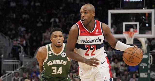 米德尔顿：看到了现场穿雄鹿22号球衣的球迷 非常感激这种支持