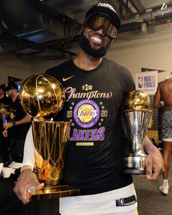 詹姆斯2020年的总冠军含金量太高!著名詹黑都公开歌颂!