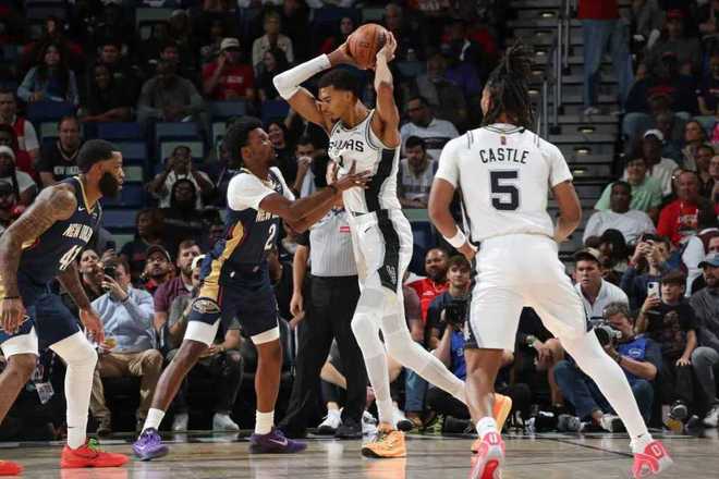 文班29+11+9帽6犯马刺加时险胜鹈鹕 锡安27+10+7引3人20+