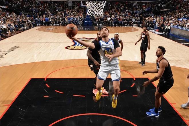 勇士险胜骑士！5人上双，斯潘塞真核，波杰救赎，理查德+双少迷失