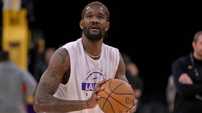 坏消息,湖人队德安德烈·艾顿因肘伤缺席对阵爵士的比赛