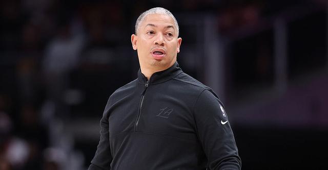 卢指导:我不认为球队软弱 但想赢球必须更拼更顽强