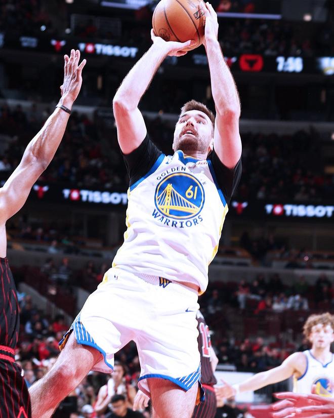 巴特勒19+8+6,庫(kù)里缺戰(zhàn),勇士狂下三分雨完勝公牛!庫(kù)明加被DNP