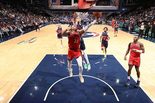 已經(jīng)成為了球隊(duì)的超級第六人！快船要是早點(diǎn)這樣使用他該多好？