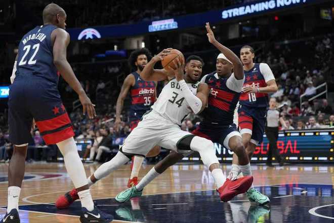 9战8败!雄鹿爆冷遭奇才16分逆转 字母哥26+7小波特30+4+5